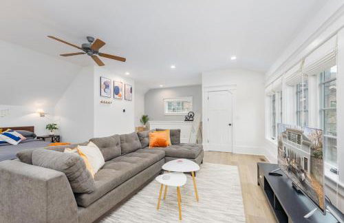 Modern Tudor Style Carriage House - Patio & grill - Foto 2