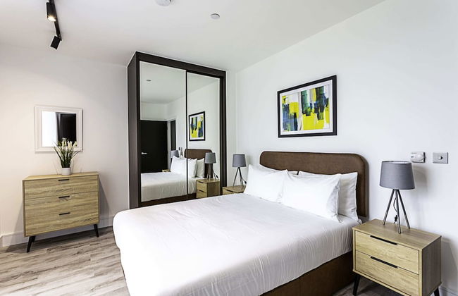 Icon Tower Flat One - North Acton - Photo 1