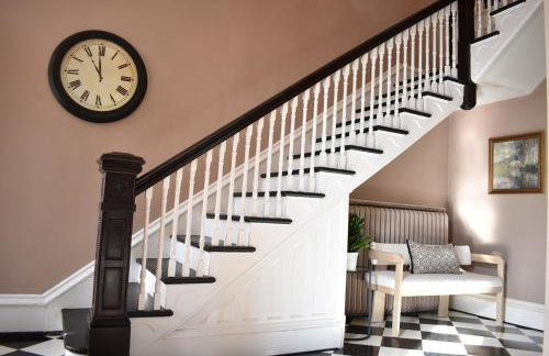 Historic Manor Overlooking Park - Foto 14