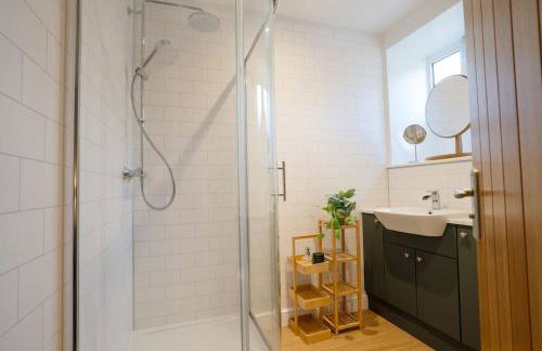 Monsal Trail Apartment A, Bakewell - Photo 12