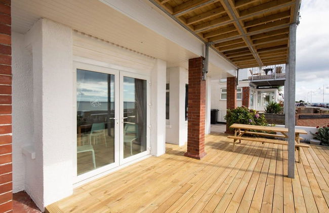 Absolute Beachfront With Decked Garden Oasis and Views - Foto 51