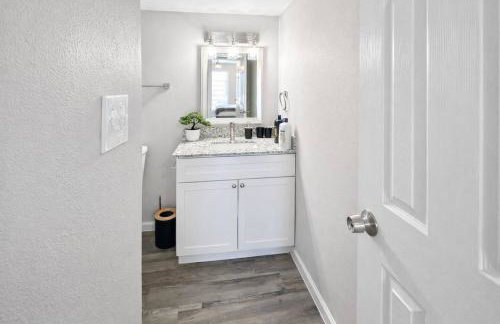 Addison Apartment with Free Parking Pool Gym - Foto 9