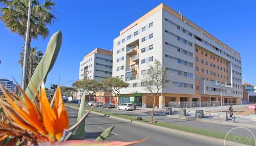 Ático con terraza y vistas, parking gratuito - Foto 2