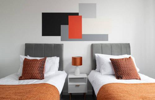 Luxury 2 bed, Central, Free Parking, Smart TV By Valore Property Services - Photo 15