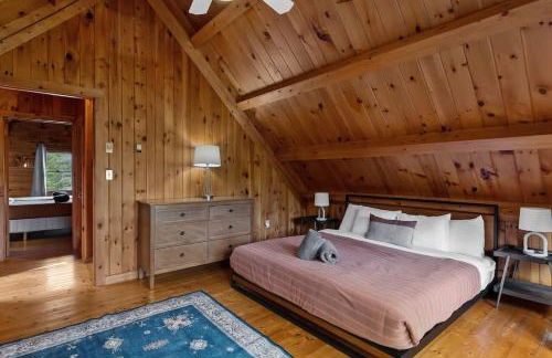 Cozy Athens Cabin on the Lake with Hot Tub & Backyard - Foto 11