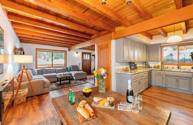 Minutes to Skiing & Lake Hot Tub, Fire Pit, Deck Indigo Owl by Avantstay - Foto 27