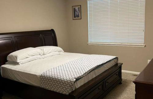 Stylish 4-Bed House - Spruce - Parking - Garden - Wi-Fi - Foto 2