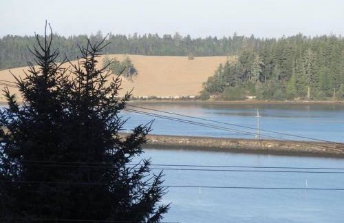 Dunes Coastal Getaway - Photo 8