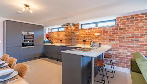 Norton Coach House - Photo 5, stove, pet friendly