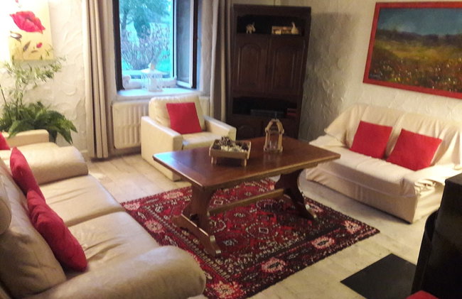 Beautiful and Authentic Cottage - Photo 11