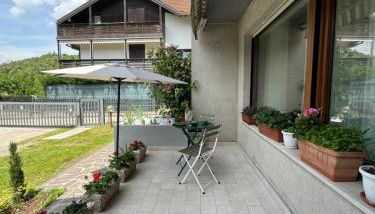 Green House Next - Lovely Apartment for family and Free Parking - Foto 5, Garden, Garden view
