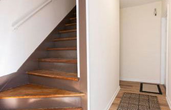 Private Modern 1st Flr 3 Bed Apt Close to Downtown - Foto 21