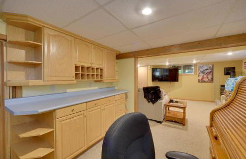 Hermantown Home with Decks, Grill and Hot Tub! - Foto 23