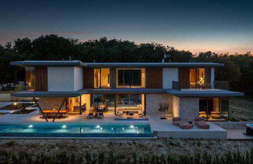 Villa bOx in Central Istria for 14 persons with wellness, 54 m2 heated pool, & kids playground - Foto 1