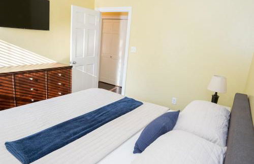 Tidy and Comfy 3BR, Balcony, WD, Free WiFi -E- - Foto 35