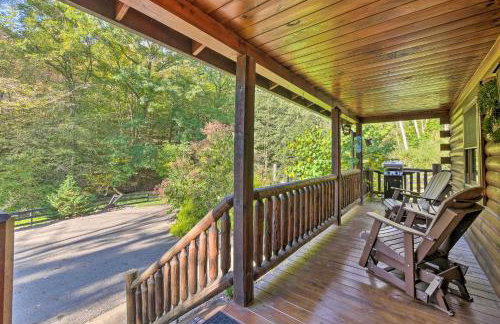 Rustic Dundee Log Cabin with Hot Tub and Forest Views! - Foto 10