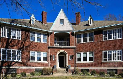 Hyde Park Comfort with Office Near Everything - Photo 26