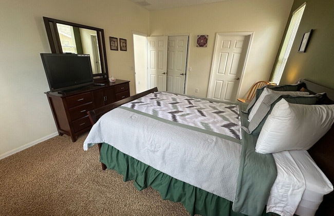 South Facing Pool Home - Room for the Whole Family! - Photo 6