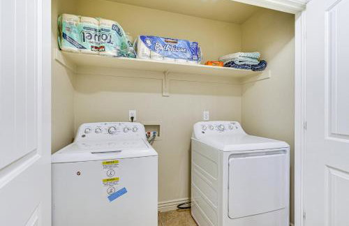 Hike, Golf and Ski Family Home in South Jordan - Foto 11