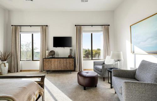 Desert Oasis with Pool Black Mountain Views - Photo 27