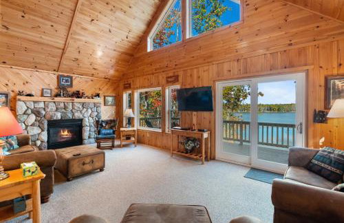 Lakefront Getaway with Kayaks, Fire Pit and Views - Foto 11