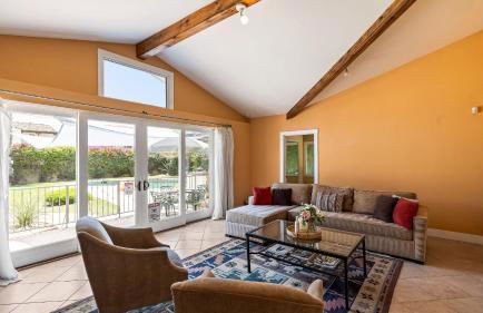 Dandelion by Avantstay Pool, 0.2mi to Downtown! - Foto 16