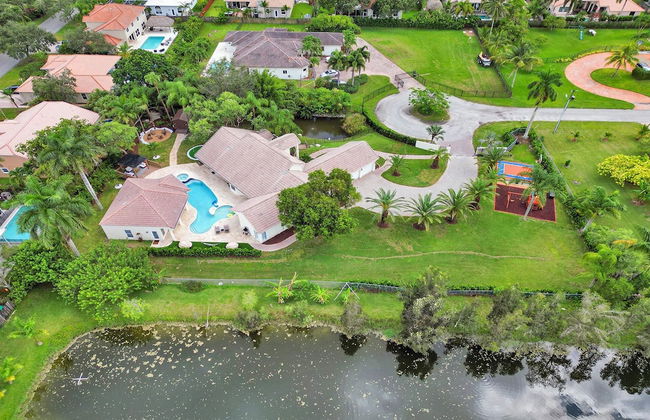 The Grand Luxe 8BR Villa w Pool and Basketball - Foto 1