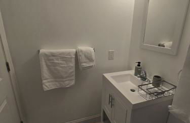 Stylish 3BR Retreat Near EWR Airport NYC Hub - Foto 8