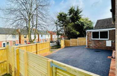 Spacious 3 bedroom Home w Parking in Farnborough - Foto 24