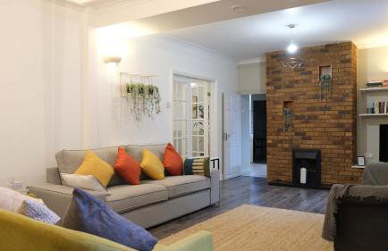 Lovely 5 Bedroom Home w Garden near Northampton - Photo 43