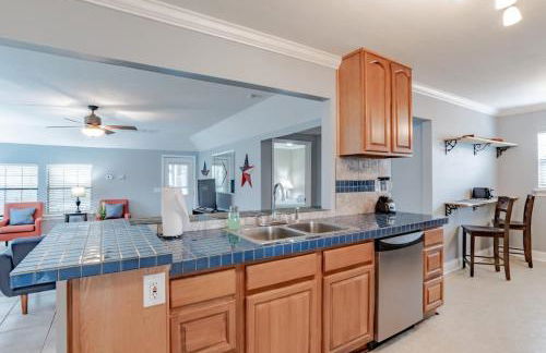 Sunny Side at Dog River-Dock, Lake, Fenced Yard - Foto 28