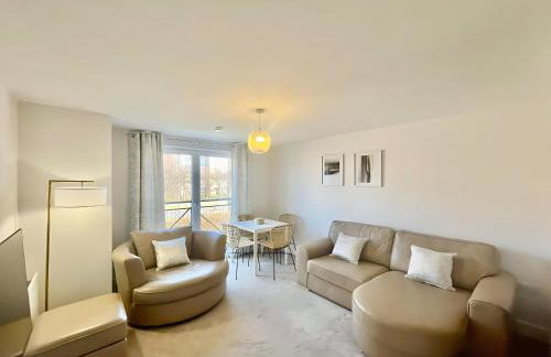 Pass the Keys Next to Braehead - Free Parking - Foto 16