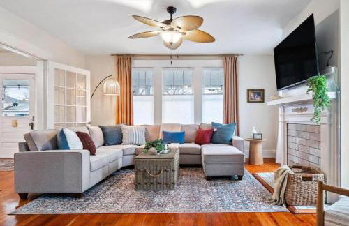 Roberson House Private Pool Walk to DT Sleeps 12 - Foto 37