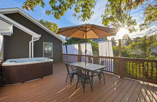 The Luxe Hot Tub Playground 12 Min to Horse Park - Foto 42