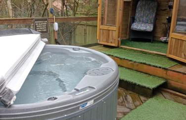 Private Couples hideaway with hot tub - Photo 15