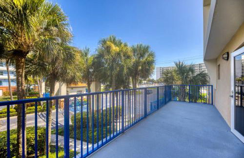 Ocean View Next to Pool and Amenities Corner Unit 3 Balconies OW20-201 - Foto 23