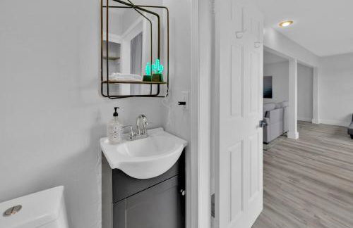 240 Queen Bed, 3 Pools, 80in TV - Foto 15