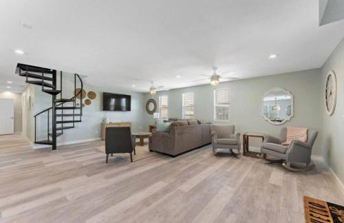 Beach house with game room just minutes from beach - Foto 1