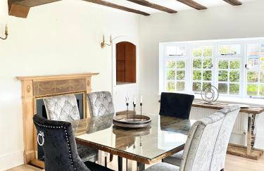 Farmhouse Retreat with Hot Tub, Pool, Horses, Games Room, Free Car Park, Only 45 min from Oxford Circus - Foto 72