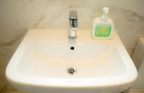 Lucky Home 24 - Ideal for Trade & Family - 2 Bedrooms - 3 Beds - Max 4 Guests - Close to BAE, Docks, Lake District, Beaches - Foto 34