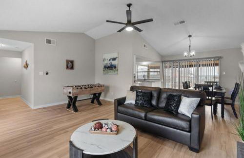 DFW Retreat - Pool, Spa & Minutes to Dallas & Fort Worth - Photo 31