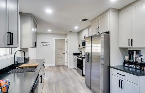 Backyard and Game Room! Home in Heart of Midland - Foto 8