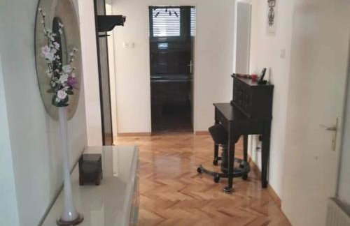 Holiday Home Dugo Selo M&A - Five Bedroom Holiday Home with Terrace - Foto 15