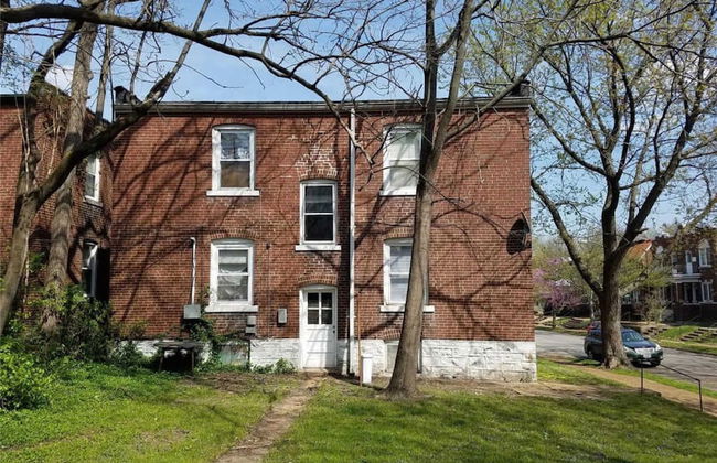 Central Garden Getaways Corp Rentals by NamaStay - Photo 38