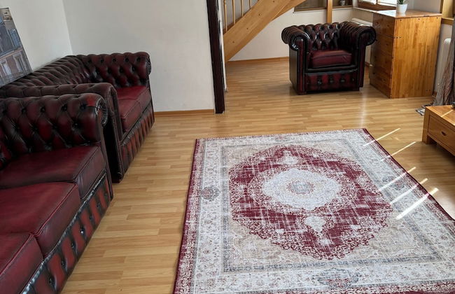 2 Bedrooms, 2 Baths House With a Living Room & an Upstairs Reception rea - Photo 6