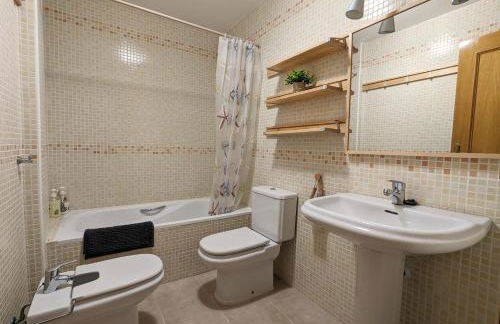 Apartamento Las Palmeras - Con Terraza, barbacoa, aire acondicionado y a 250m de la playa! - Foto 26