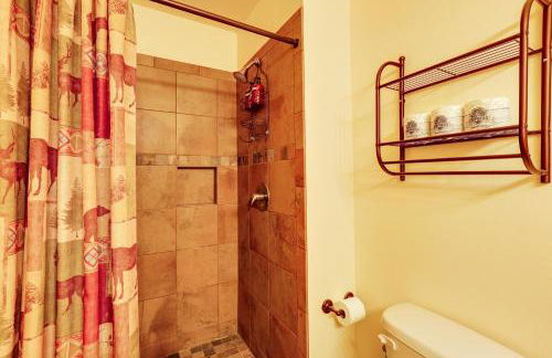 Hot Tub and Game Room Ronald Retreat 2 Mi to Lake! - Foto 14