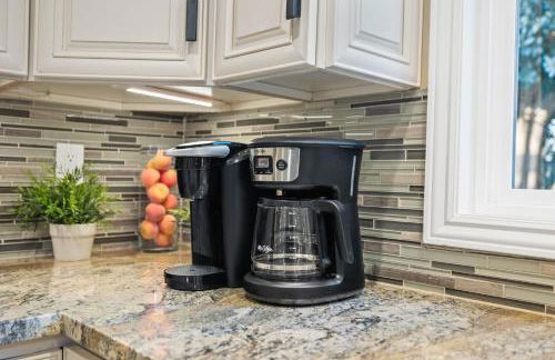 Oceanview Luxe Retreat with Rooftop - Foto 77