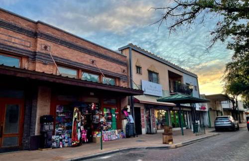 Walk to outlets free designated parking - Foto 6