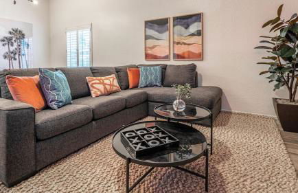 New Listing! Stylish 4 Bdrm W/pool and Game Room - Foto 22